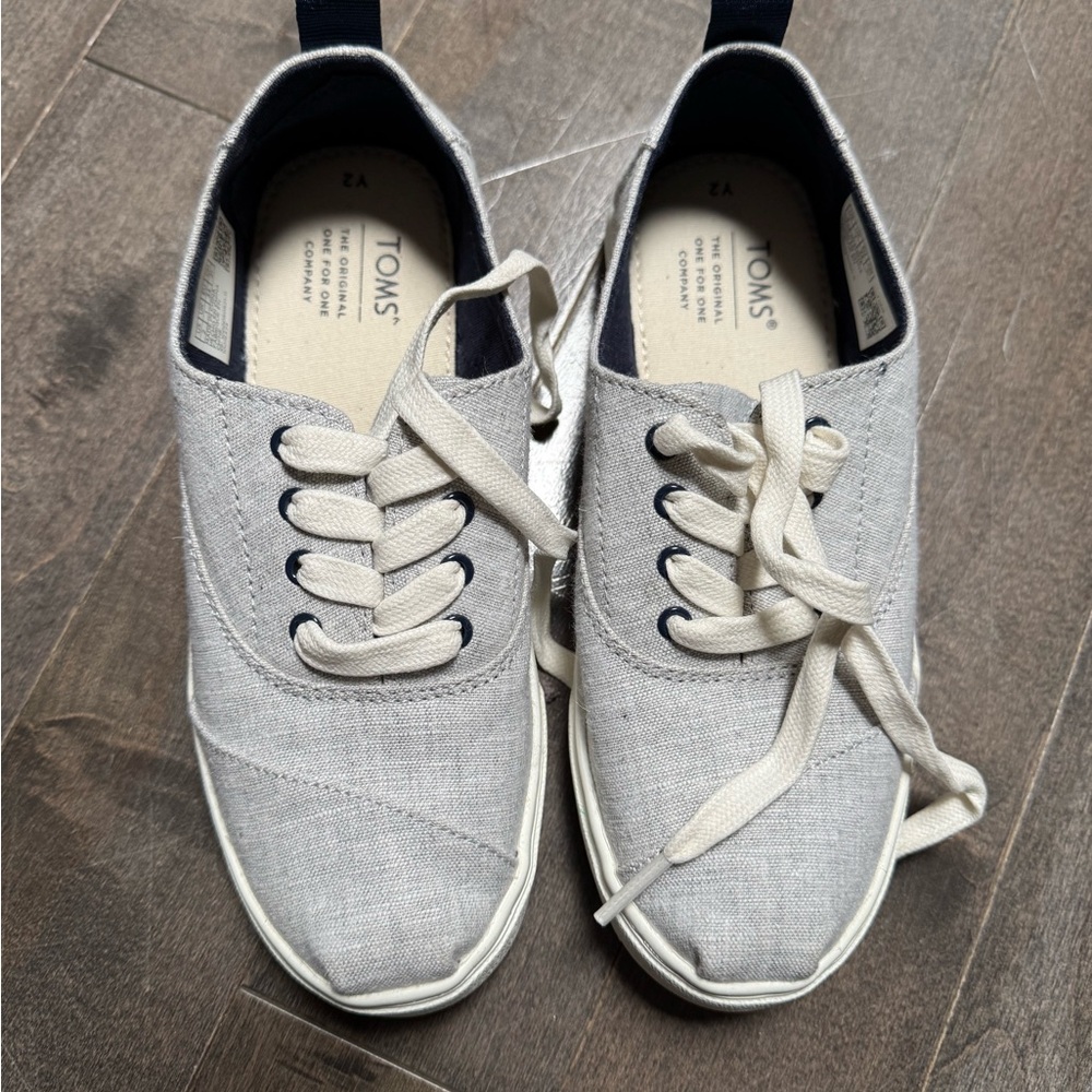 TOMS Men's Light Gray Canvas Lace-Up Sneakers